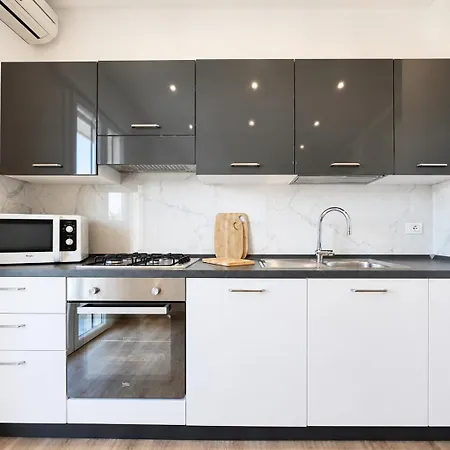 Apartment Gems Summer House -
